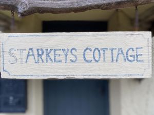 Starkeys Cottage- click for photo gallery